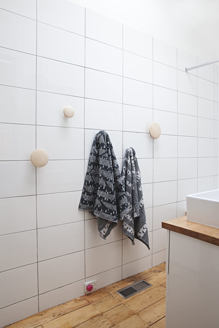 20 Towel Storage Ideas for Small Bathrooms With Photos Apartment Therapy